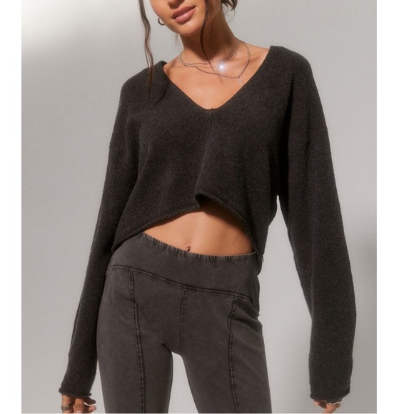 Urban Outfitters Sweaters - 🆕 urban outfitters cropped sweater